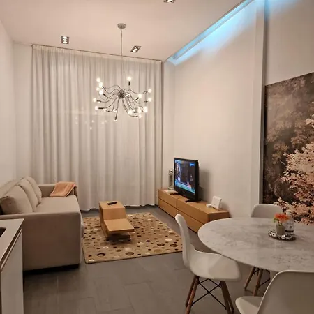 Loft Designed Center Apartment *